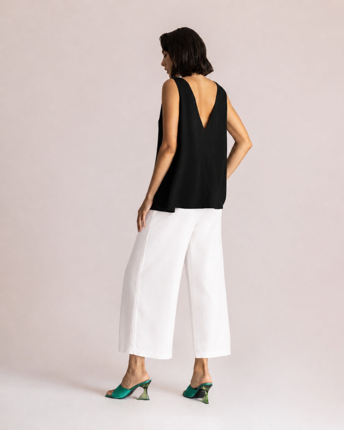KELLY SLEEVELESS TOP BLACK - Vesta Donna