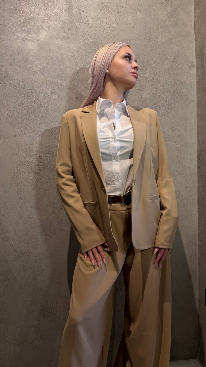 MAKENA SUIT BEIGE - Vesta Donna
